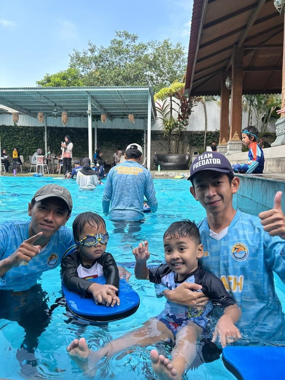 Latihan renang bersama Predator Swimming Club